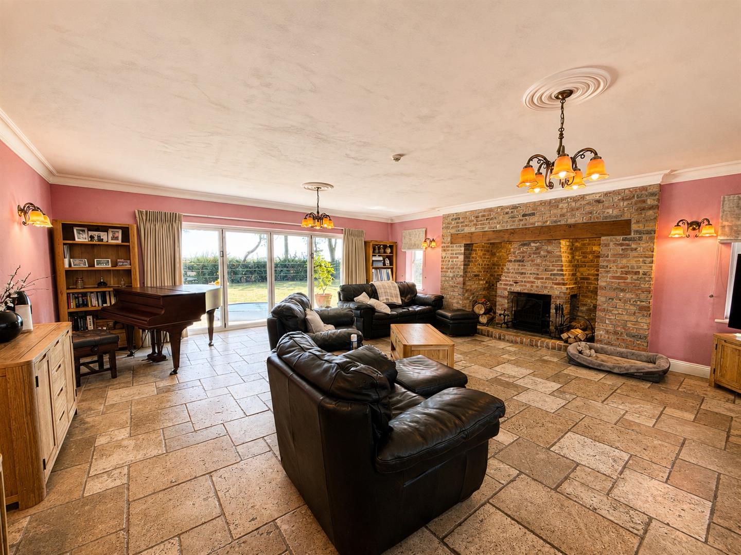 6 bed property in Keysoe Road, Bedford